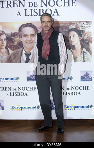 Madrid, Spanien. 9. April 2014. Englischer Schauspieler Jeremy Irons posiert für Fotografen während der Fototermin seines neuen Films "Nachtzug nach Lissabon" in Madrid, Spanien auf Mittwoch, 9. April 2014. (Foto von Oscar Gonzalez/NurPhoto) Bildnachweis: Oscar Gonzalez/NurPhoto/ZUMAPRESS.com/Alamy Live-Nachrichten Stockfoto