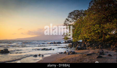 Sonnenuntergang an der Küste der Isla de Ometepe Nicaragua, Mittelamerika Stockfoto