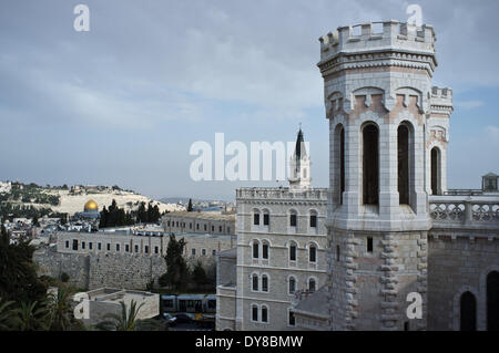 Jerusalem, Israel. 9. April 2014. Nach Ansicht von der Dachterrasse des päpstlichen Institut Notre Dame of Jerusalem Center. Papst Francis besuchen die Notre-Dame-Zentrum bei seinem nächsten Besuch, wie Papst Benedict XVI. bei seinem Besuch im Mai 2009. Die Vatikanischen Delegation und Presse-Korps wird am Notre Dame während der Papstbesuch beruhen. Bildnachweis: Nir Alon/Alamy Live-Nachrichten Stockfoto