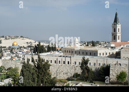 Jerusalem, Israel. 9. April 2014. Nach Ansicht von der Dachterrasse des päpstlichen Institut Notre Dame of Jerusalem Center. Papst Francis besuchen die Notre-Dame-Zentrum bei seinem nächsten Besuch, wie Papst Benedict XVI. bei seinem Besuch im Mai 2009. Die Vatikanischen Delegation und Presse-Korps wird am Notre Dame während der Papstbesuch beruhen. Bildnachweis: Nir Alon/Alamy Live-Nachrichten Stockfoto