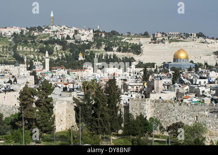 Jerusalem, Israel. 9. April 2014. Nach Ansicht von der Dachterrasse des päpstlichen Institut Notre Dame of Jerusalem Center. Papst Francis besuchen die Notre-Dame-Zentrum bei seinem nächsten Besuch, wie Papst Benedict XVI. bei seinem Besuch im Mai 2009. Die Vatikanischen Delegation und Presse-Korps wird am Notre Dame während der Papstbesuch beruhen. Bildnachweis: Nir Alon/Alamy Live-Nachrichten Stockfoto