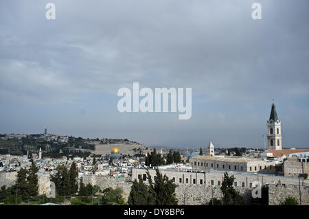 Jerusalem, Israel. 9. April 2014. Nach Ansicht von der Dachterrasse des päpstlichen Institut Notre Dame of Jerusalem Center. Papst Francis besuchen die Notre-Dame-Zentrum bei seinem nächsten Besuch, wie Papst Benedict XVI. bei seinem Besuch im Mai 2009. Die Vatikanischen Delegation und Presse-Korps wird am Notre Dame während der Papstbesuch beruhen. Bildnachweis: Nir Alon/Alamy Live-Nachrichten Stockfoto