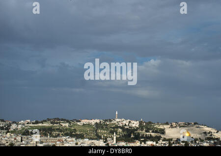 Jerusalem, Israel. 9. April 2014. Nach Ansicht von der Dachterrasse des päpstlichen Institut Notre Dame of Jerusalem Center. Papst Francis besuchen die Notre-Dame-Zentrum bei seinem nächsten Besuch, wie Papst Benedict XVI. bei seinem Besuch im Mai 2009. Die Vatikanischen Delegation und Presse-Korps wird am Notre Dame während der Papstbesuch beruhen. Bildnachweis: Nir Alon/Alamy Live-Nachrichten Stockfoto