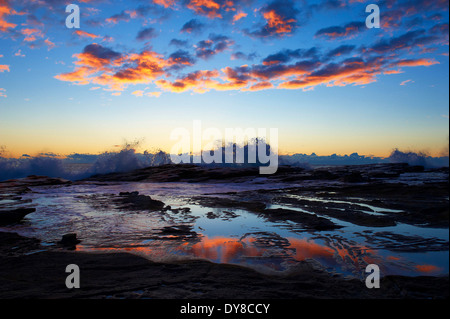 Australien, Bundjalung, Nationalpark, Meer, New-South.Wales, Sonnenaufgang, Reflexion, Stimmung, Wolken Stockfoto