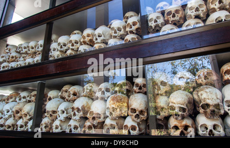 Schädel, angezeigt in der Killing Fields (Choeung Ek) Gedenkstätte in Phnom Penh, Kambodscha Stockfoto