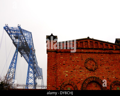 Historischen Schwebefähre über dem River Tees bei Middlehaven, Middlesbrough, Teesside, England, UK Stockfoto