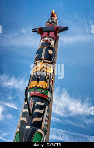 Centennial Pole, Totempfahl von Calvin Hunt in Duncan Cowichan Valley, Vancouver Island, British Columbia, Kanada Stockfoto