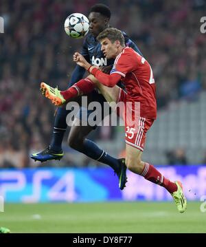 München, Allianz Arena. 9. April 2014. UEFA Champions League Viertelfinale, Rückspiel. FC Bayern München gegen Manchester United. Daniel Welbeck (Manchester United FC) fordert Thomas Mueller (FC Bayern Muenchen) Credit: Action Plus Sport/Alamy Live News Stockfoto