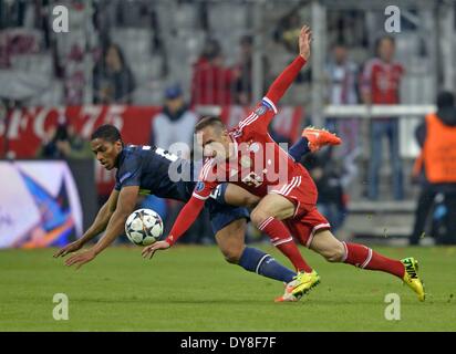 München, Allianz Arena. 9. April 2014. UEFA Champions League Viertelfinale, Rückspiel. FC Bayern München gegen Manchester United. Antonio Valencia (Manchester United) von Franck Ribery (München) in Frage gestellt. Bildnachweis: Aktion Plus Sport/Alamy Live-Nachrichten Stockfoto