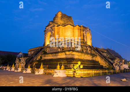 Wat Chedi Luang Tempel von Chiang Mei bei Sonnenuntergang Stockfoto