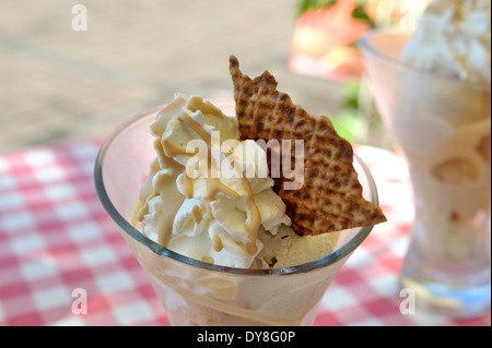 Toffee Gelato Eis Stockfoto