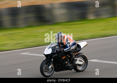 Honda Super Fahrrad fahren eine Runde des Knockhill Circuit in Fife, Schottland. Stockfoto