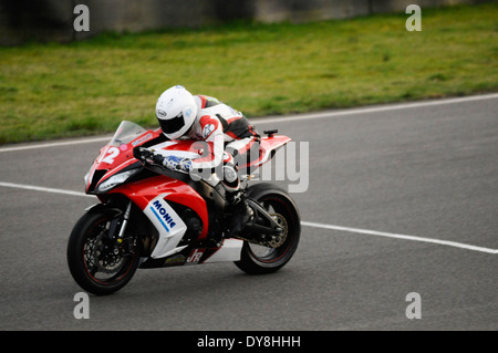 Kawasaki Super Fahrrad fahren eine Runde des Knockhill Circuit in Fife, Schottland. Stockfoto