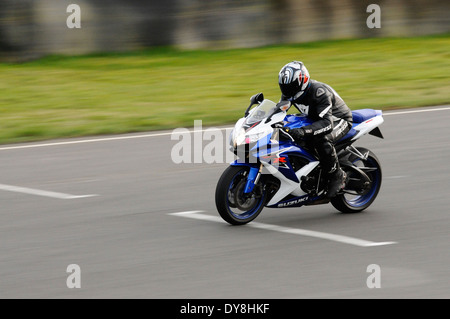 Suzuki GSXR Sport Fahrrad fahren eine Runde des Knockhill Circuit in Fife, Schottland. Stockfoto