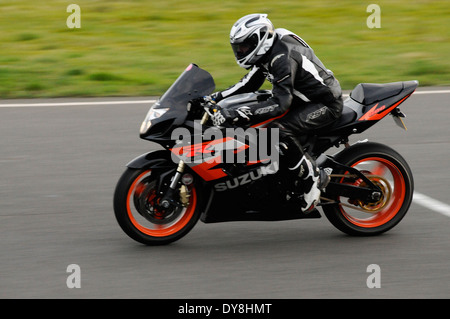 Suzuki GXR Sport Fahrrad fahren eine Runde des Knockhill Circuit in Fife, Schottland. Stockfoto