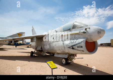 USA, Arizona, Tucson, Pima Air and Space Museum, Vought A-7E "Corsair II", Schlachtflugzeug. Stockfoto