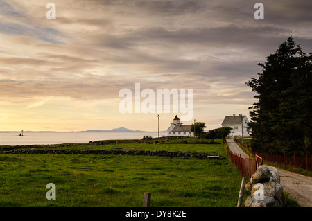 Sonnenuntergang am Tungenes Fyr, der nördliche Leuchtturm von Jæren, Norwegen. Stockfoto