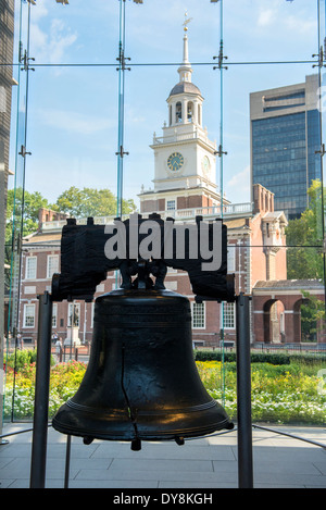 Liberty Bell und die Independence Hall in Unabhängigkeit National Historical Park, Philadelphia, PA Stockfoto