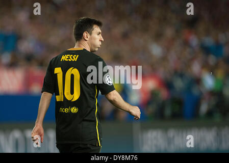 Madrid, Spanien. 9. April 2014. Barcelonas Lionel Messi reagiert während der UEFA Champions League Viertelfinal-Match gegen Atletico Madrid im Vicente Calderon Stadion in Madrid, Spanien, 9. April 2014. Atletico Madrid 1: 0 gewonnen. Bildnachweis: Xie Haining/Xinhua/Alamy Live-Nachrichten Stockfoto