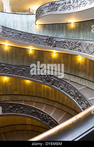 Wendeltreppe im Vatikanischen Museum Vatikanstadt, Rom, Italien Stockfoto