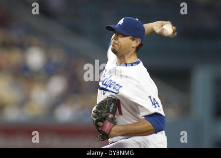 Los Angeles, Kalifornien, Vereinigte Staaten von Amerika, USA. 9. April 2014. LOS ANGELES, CA - APRIL 09: Josh Beckett #61 der Los Angeles Dodgers wirft einen Pitch gegen die Detroit Tigers im Dodger Stadium am 9. April 2014 in Los Angeles, California.ARMANDO ARORIZO Credit: Armando Arorizo/Pi/Prensa Internacional/ZUMAPRESS.com/Alamy Live News Stockfoto