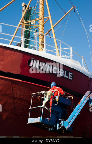 Fraserburgh Harbour, Schottland, UK 8. April 2014. Einwanderer sind eine tragende Säule der Landwirtschaft und Fischerei Schottlands geworden. Arbeitsmigranten aus Osteuropa Beschäftigung und einen Neuanfang zu suchen und bereit sind zu tun Arbeitsplätze Menschen vor Ort nicht zur Besatzung Boote und in Fischfabriken zu arbeiten. Scottish Seafood Association Chief Executive John Cox sagte: "Wir hätten ohne die ethnische Arbeiter eine große Kapazität Problem Verarbeitung alle Fische, die gelandet werden. Das Problem im Nord-Osten ist das Öl und Energie zieht alle lokalen Arbeitskräften.  Bildnachweis: Studio9/Alamy Live-Nachrichten Stockfoto