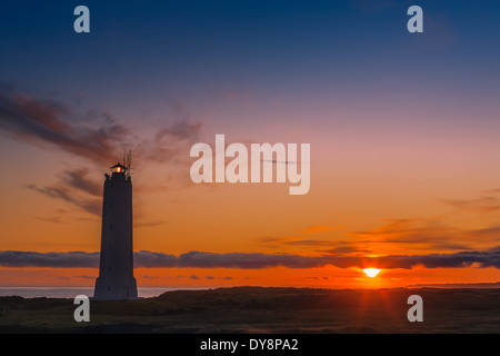 Malarrif Leuchtturm, an der isländischen Küste. Stockfoto