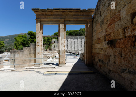 Pardos Wandvorlage Tür antiken griechischen Theater Heiligtum Asklepios (Äskulap) Epidaurus Peloponnes Griechenland Dating Stockfoto