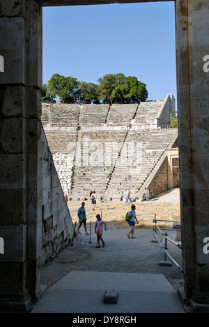 Pardos Wandvorlage Tür antiken griechischen Theater Heiligtum Asklepios (Äskulap) Epidaurus Peloponnes Griechenland Dating Stockfoto