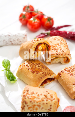 Panini Alla Pizzaiola, Pizza Brötchen gefüllt mit chili Stockfoto