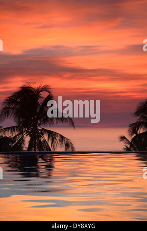 Philippinen, Visayas, Boracay Island Resort mit Blick auf White Beach Stockfoto