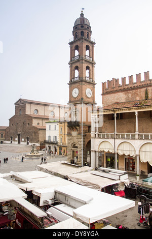 Torre Civica Orologio und Palazzo del Podestà, Faenza, Emilia Romagna, Italien Stockfoto