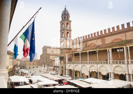 Torre Civica Orologio und Palazzo del Podestà, Faenza, Emilia Romagna, Italien Stockfoto