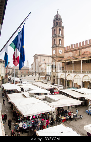 Torre Civica Orologio und Palazzo del Podestà, Faenza, Emilia Romagna, Italien Stockfoto