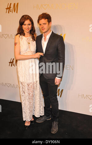 München, Deutschland. 9. April 2014. Sophie Ellis-Bextor und Richard Jones bei der Eröffnung eines H & m store in München. Am 9. April 2014. Bildnachweis: Dpa picture Alliance/Alamy Live News Stockfoto