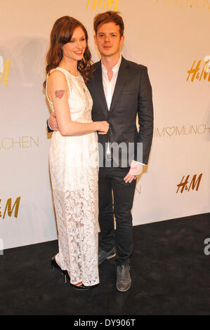 München, Deutschland. 9. April 2014. Sophie Ellis-Bextor und Richard Jones bei der Eröffnung eines H & m store in München. Am 9. April 2014. Bildnachweis: Dpa picture Alliance/Alamy Live News Stockfoto