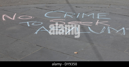 Graffiti auf Street in Melbourne CBD unterstützen Flüchtlinge Stockfoto