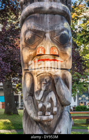 Detail der Haida Stil Totempfahl, Thunderbird Park in Victoria, Vancouver Island, British Columbia, Kanada Stockfoto