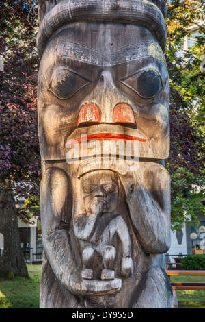 Detail der Haida Stil Totempfahl, Thunderbird Park in Victoria, Vancouver Island, British Columbia, Kanada Stockfoto