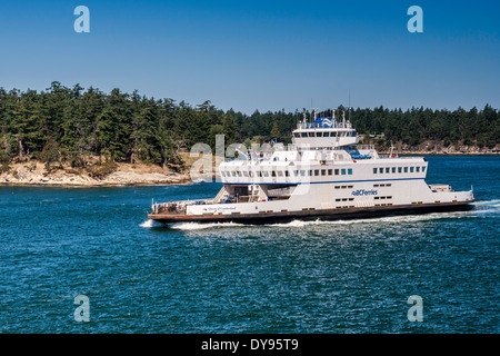 MV-Königin der Cumberland-Fähre in Active Pass, Galiano Island im Hintergrund, südlichen Gulf Islands, British Columbia, Kanada Stockfoto