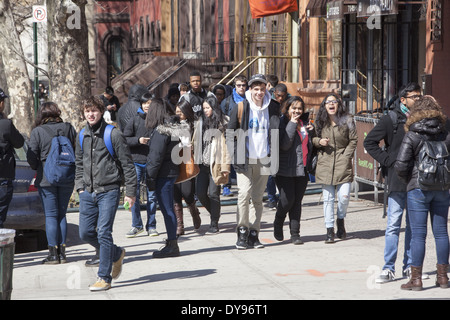 Von Brooklyn Tech High School Schüler nach der Schule im Stadtteil Fort Greene von Brooklyn, NY. Stockfoto