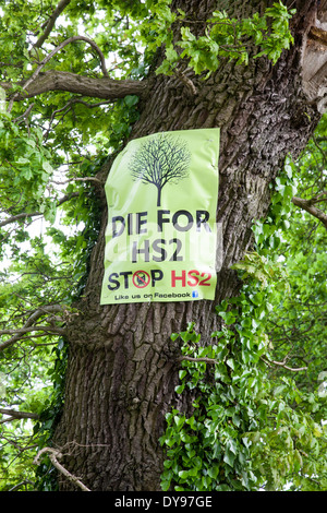 Ein Plakat protestieren gegen den Bau einer Hochgeschwindigkeits-Eisenbahnstrecke (HS2) Stockfoto