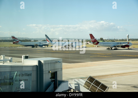 Ausländischen Passagierjets auf dem Vorfeld bei Cape Town International Airport South Africa Stockfoto