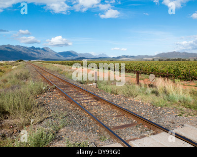 Südliche afrikanische Eisenbahn eingleisig. Südafrika nach unten konvergierenden Linie Stockfoto