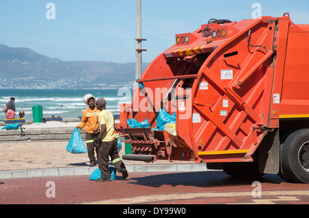 Müllabfuhr vom Urlaubsort an der Küste in der Nähe von Cape Town, South Africa Stockfoto