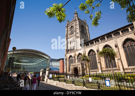 Großbritannien, England, Norfolk, Norwich, Mancroft Kirche St. Peter und das Forum Stockfoto