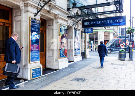 Ihre Majestät Theater, Haymarket, West End, London, UK außen und "Phantom der Oper" Poster Stockfoto