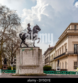 Sir Keith Park montiert auf Pferd - eine Bronzeskulptur in Waterloo Place, London, UK Stockfoto