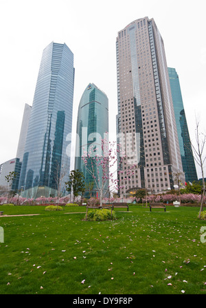 Wolkenkratzer in Pudong, von links: One Lujiazui, Zhongrong Jasper Tower, Hang Seng Bank Tower (ehemalige Sen Mao International) Stockfoto