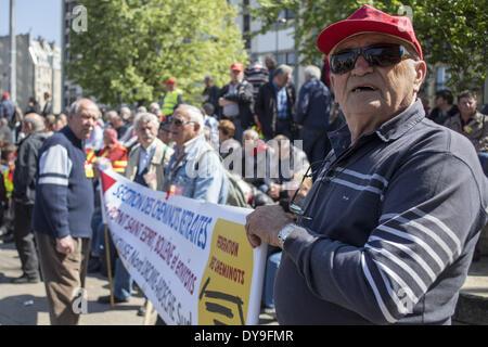 Paris, Frankreich. 10. April 2014. Demonstration der Eisenbahn Rentner in Paris am 10. April 2014. (Foto von Michael Bunel/NurPhoto) Bildnachweis: Michael Bunel/NurPhoto/ZUMAPRESS.com/Alamy Live-Nachrichten Stockfoto